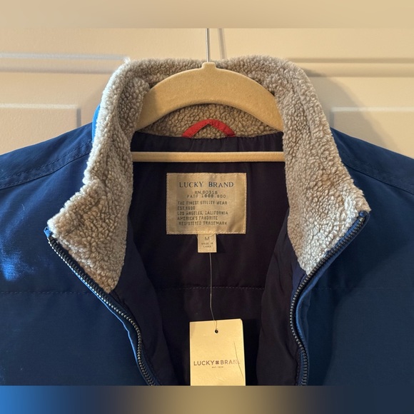 VTG Lucky Brand Men’s Puffer Vest with fleece lined collar. NWT - Picture 4 of 11